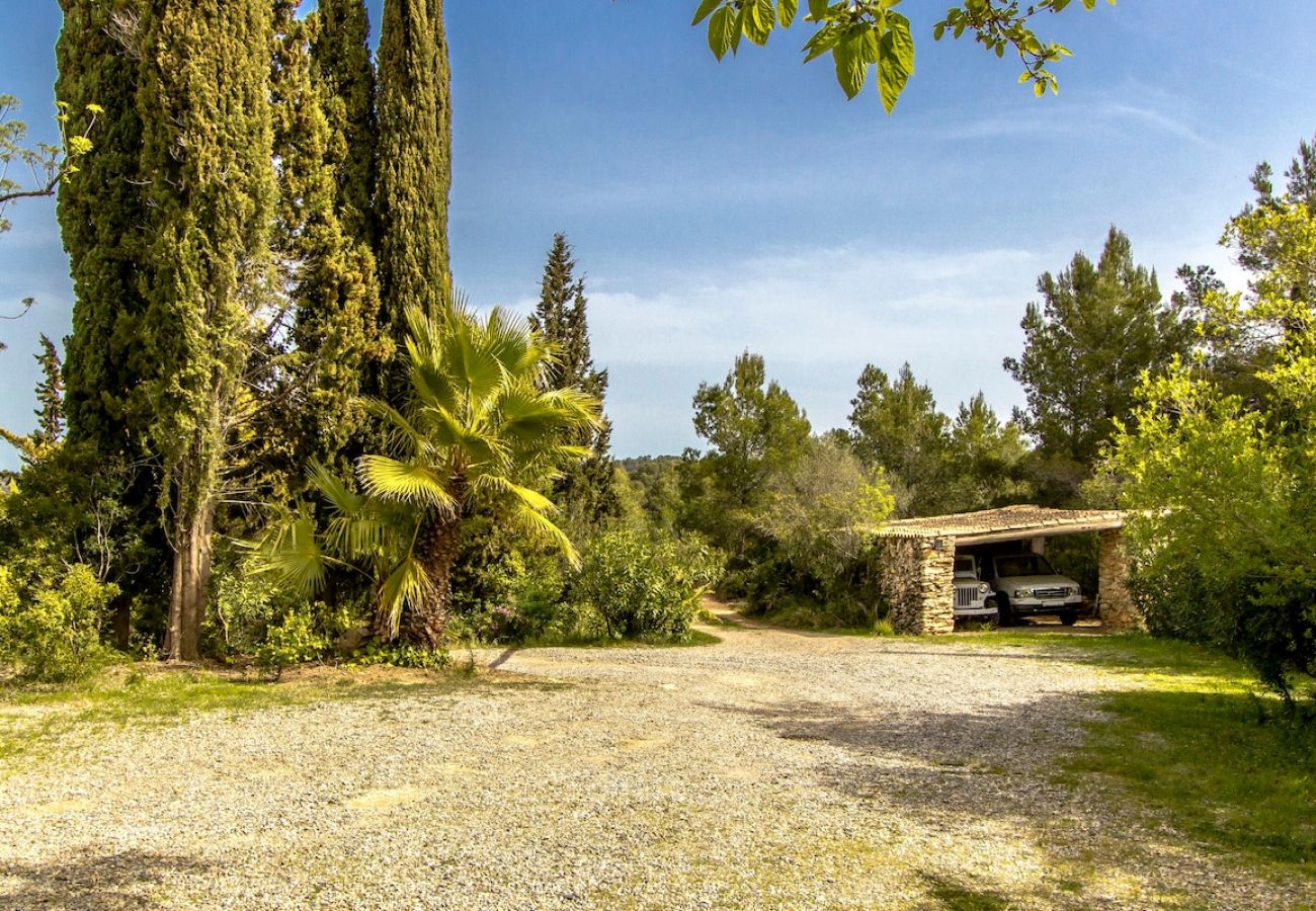 Villa en Vespella de Gaià - ¡Encanto rural en una finca de olivos con piscina!