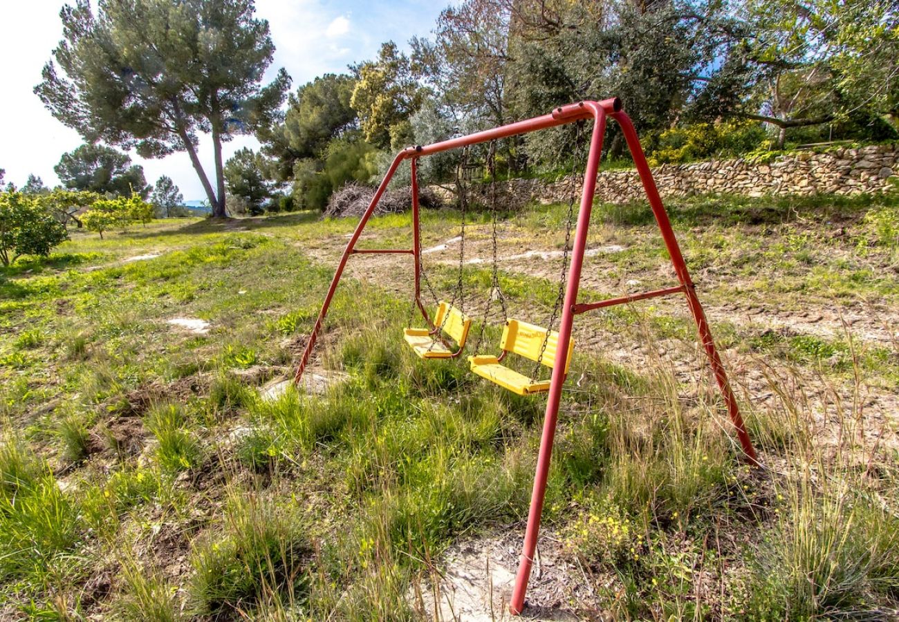 Villa en Vespella de Gaià - ¡Encanto rural en una finca de olivos con piscina!