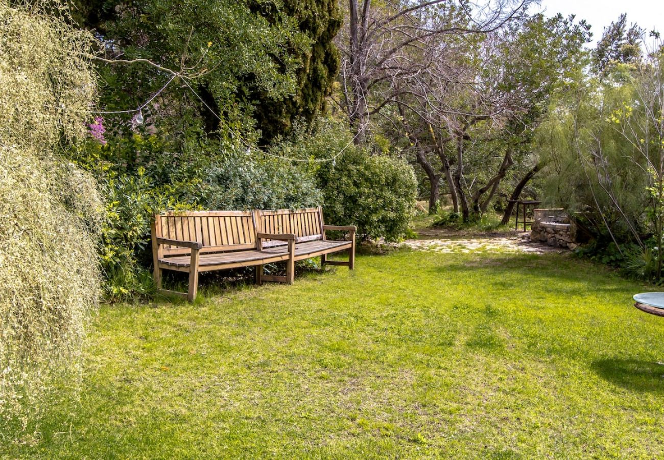 Villa en Vespella de Gaià - ¡Encanto rural en una finca de olivos con piscina!