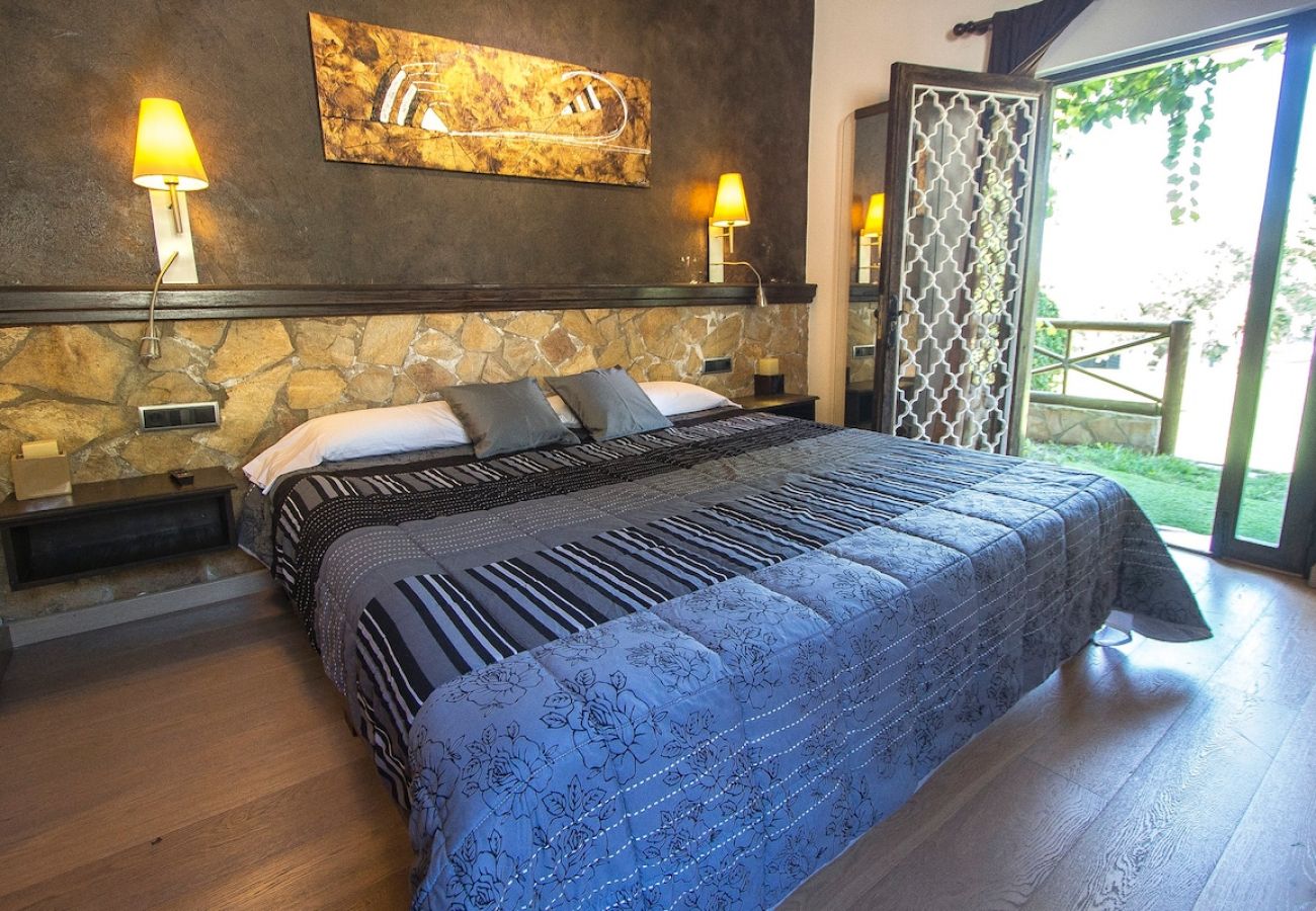 Villa en Sils - ¡Un oasis para amantes de la naturaleza, 26 pax!