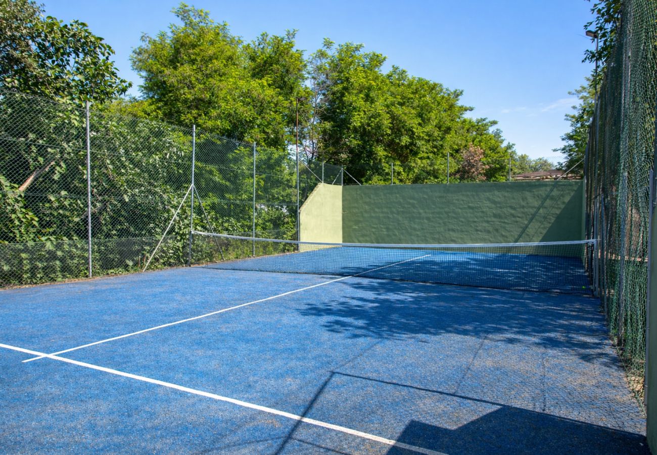 Villa en Sils - ¡Un oasis para amantes de la naturaleza, 26 pax!