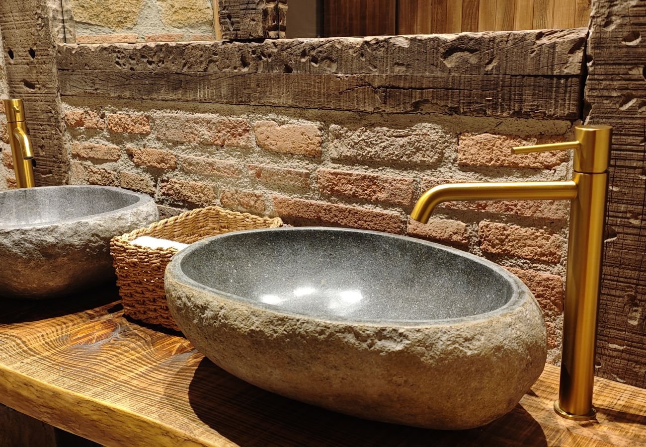 Villa en Sils - ¡Un oasis para amantes de la naturaleza, 26 pax!