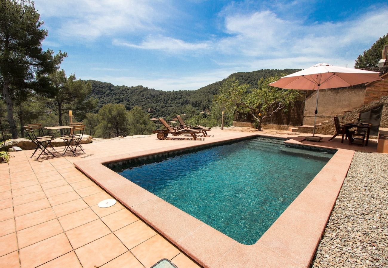 Villa en Torrelles de Llobregat - Naturaleza y tranquilidad a solo 25km de Barcelona