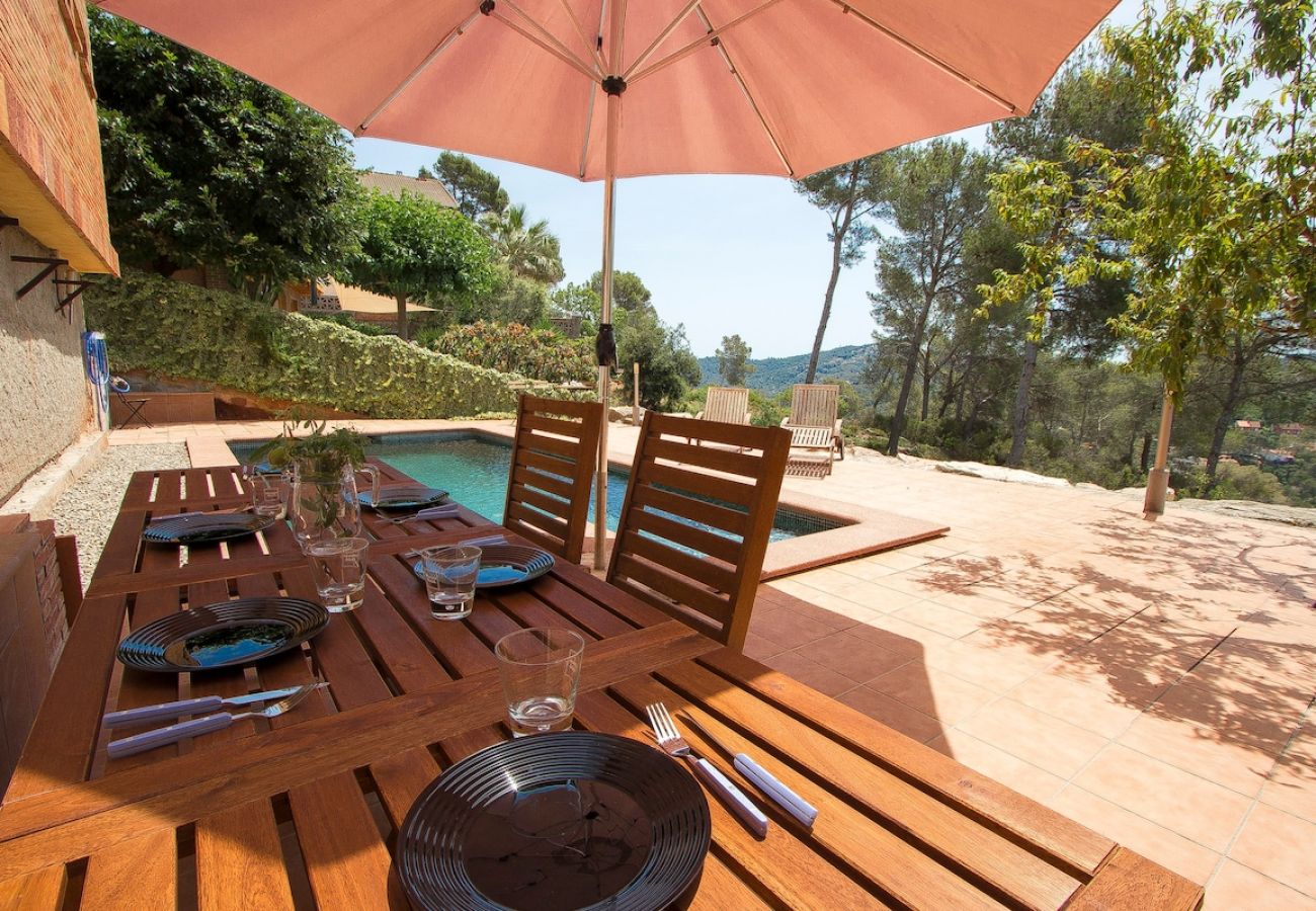 Villa en Torrelles de Llobregat - Naturaleza y tranquilidad a solo 25km de Barcelona