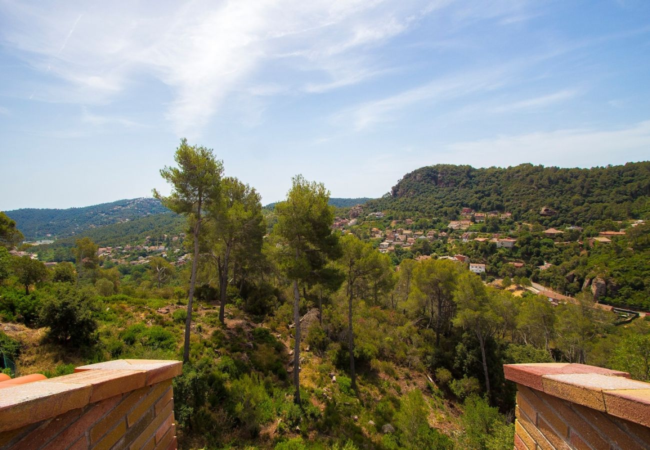 Villa en Torrelles de Llobregat - Naturaleza y tranquilidad a solo 25km de Barcelona