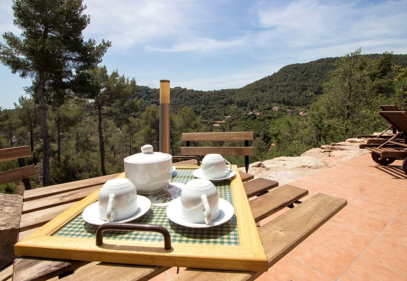 Villa en Torrelles de Llobregat - Naturaleza y tranquilidad a solo 25km de Barcelona