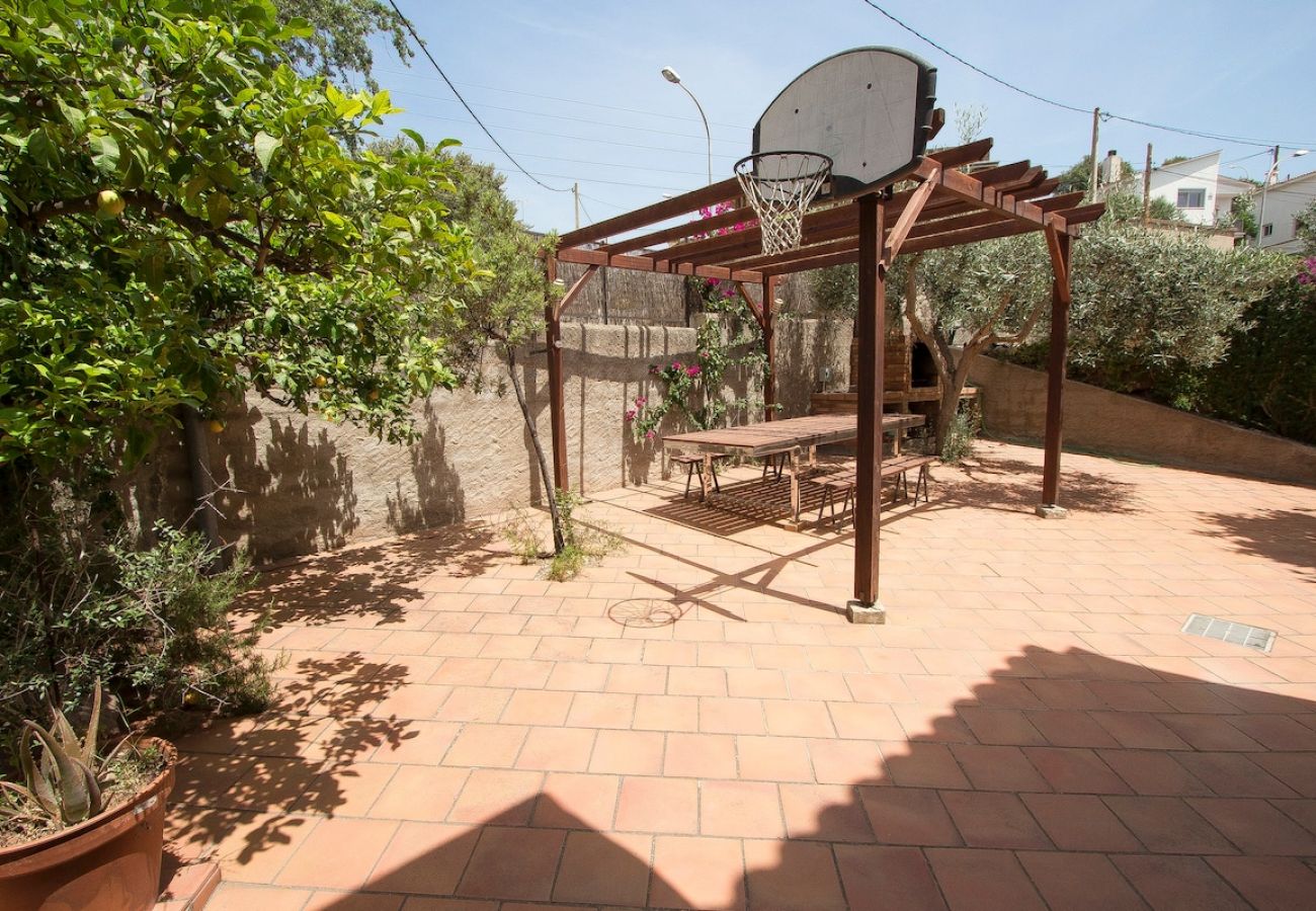 Villa en Torrelles de Llobregat - Naturaleza y tranquilidad a solo 25km de Barcelona