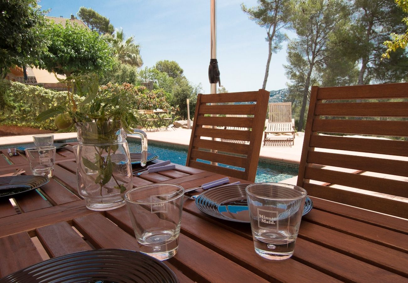 Villa en Torrelles de Llobregat - Naturaleza y tranquilidad a solo 25km de Barcelona