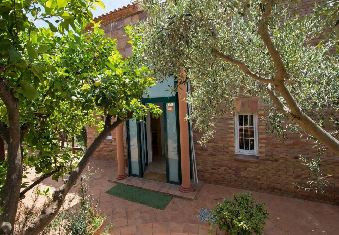 Villa en Torrelles de Llobregat - Naturaleza y tranquilidad a solo 25km de Barcelona