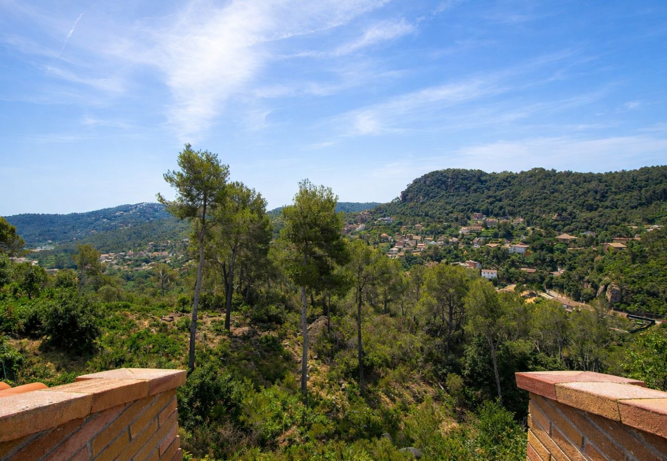 Villa en Torrelles de Llobregat - Naturaleza y tranquilidad a solo 25km de Barcelona