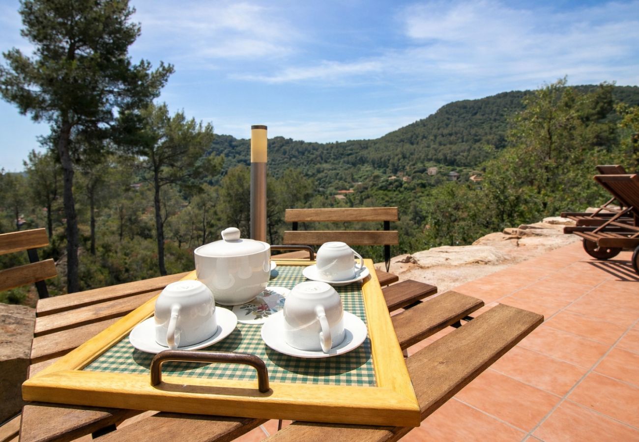 Villa en Torrelles de Llobregat - Naturaleza y tranquilidad a solo 25km de Barcelona
