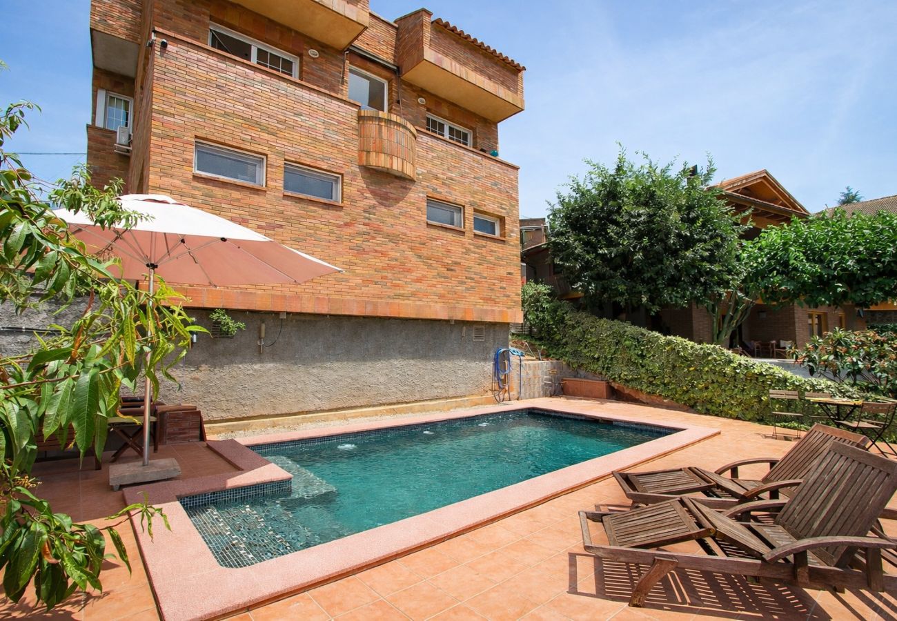 Villa en Torrelles de Llobregat - Naturaleza y tranquilidad a solo 25km de Barcelona