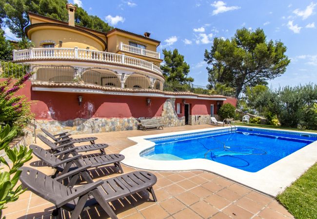 Villa en Torrelles de Llobregat - ¡Espaciosa y sublime Villa a 15km de Barcelona!