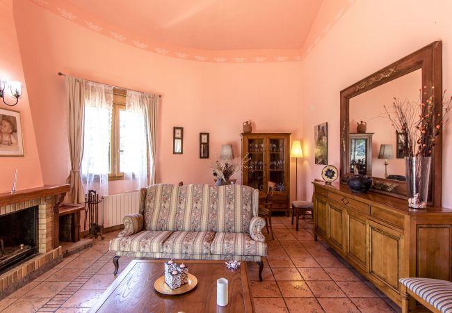 Villa en Torrelles de Llobregat - ¡Espaciosa y sublime Villa a 15km de Barcelona!