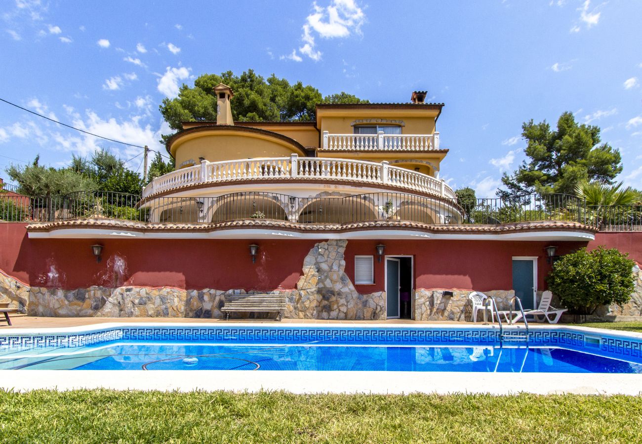 Villa en Torrelles de Llobregat - ¡Espaciosa y sublime Villa a 15km de Barcelona!