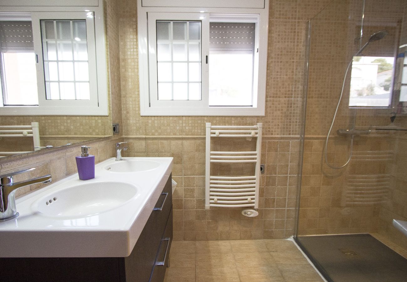 Villa en Calafell - Vistas, playa, piscina y suite para invitados