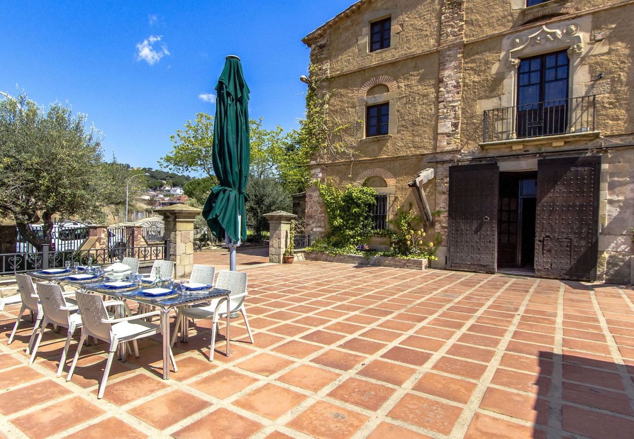 Villa en Bigues i Riells -  Tu propio hotel privado a 30 min de BCN para 25 huespedes