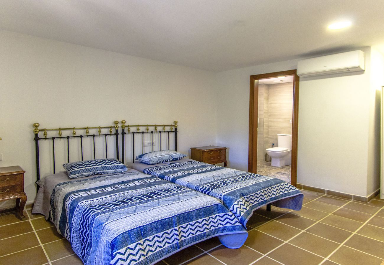 Villa en Bigues i Riells -  Tu propio hotel privado a 30 min de BCN para 25 huespedes