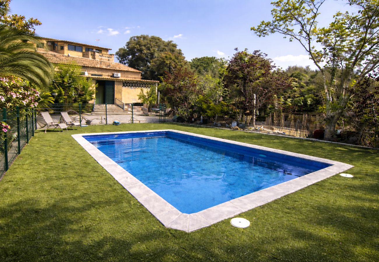 Villa en Bigues i Riells -  Tu propio hotel privado a 30 min de BCN para 25 huespedes