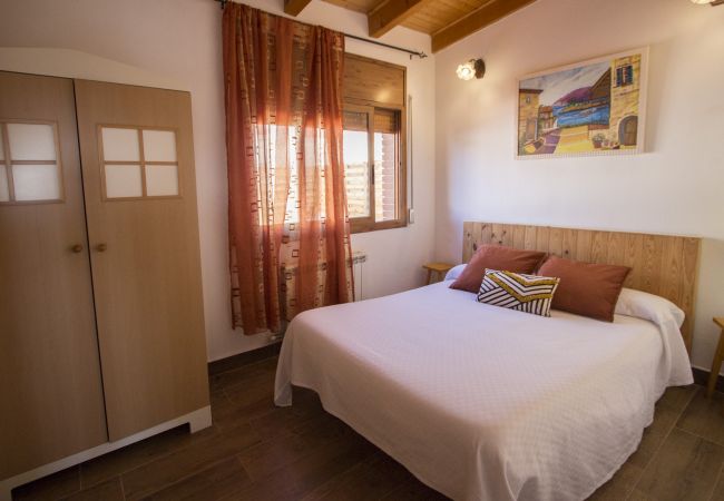 Villa en Sant Pau d’Ordal - 2 piscinas, sauna, gimnasio y área de juegos!