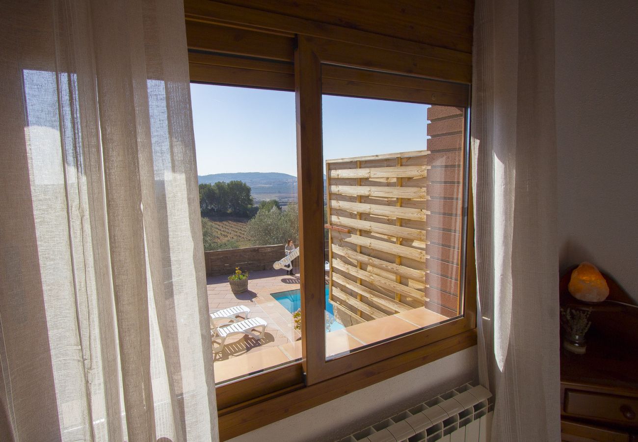 Villa en Sant Pau d’Ordal - 2 piscinas, sauna, gimnasio y área de juegos!