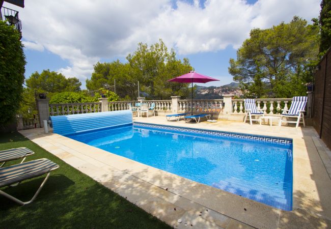 Villa en Cervelló - Paraíso privado: ¡salta a Barcelona!