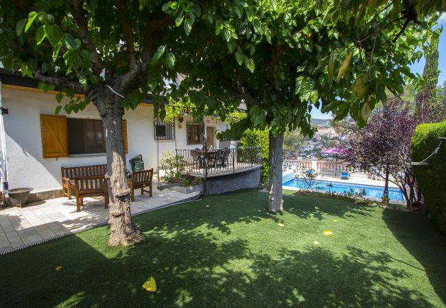 Villa en Cervelló - Paraíso privado: ¡salta a Barcelona!