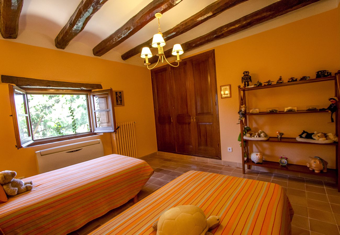 Villa en Santa Oliva - Elegancia atemporal cerca de BCN, 14min a la playa