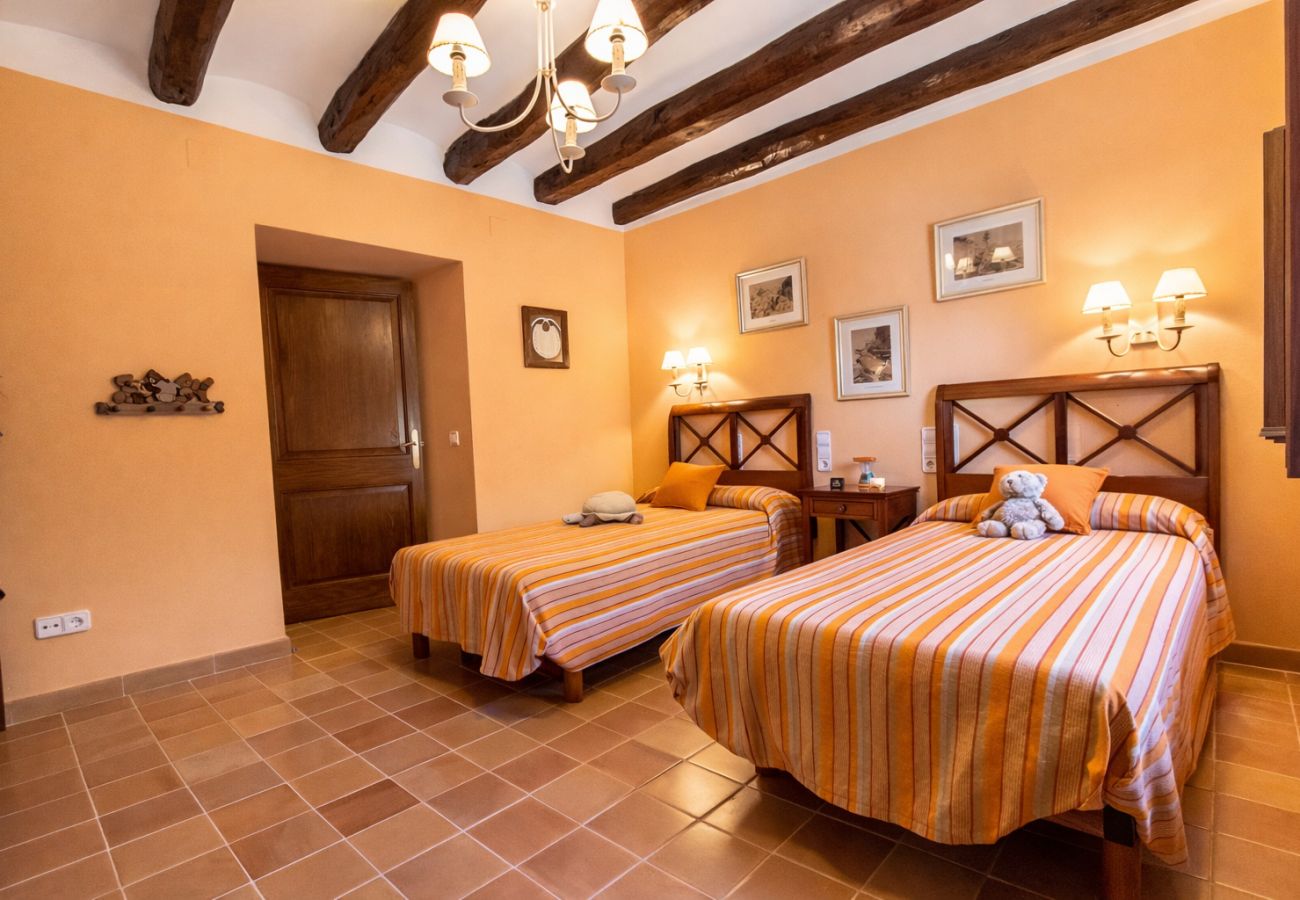 Villa en Santa Oliva - Elegancia atemporal cerca de BCN, 14min a la playa