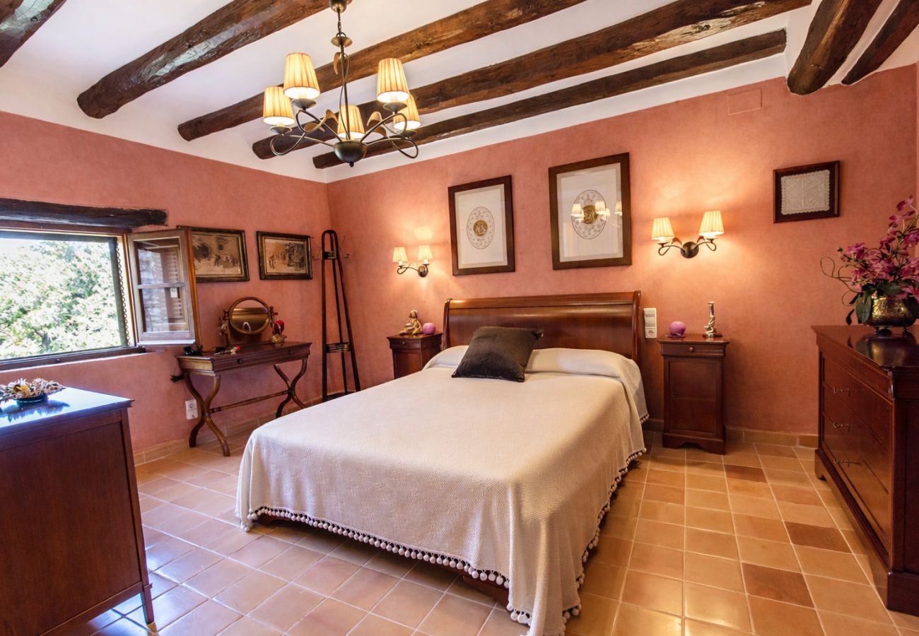 Villa en Santa Oliva - Elegancia atemporal cerca de BCN, 14min a la playa