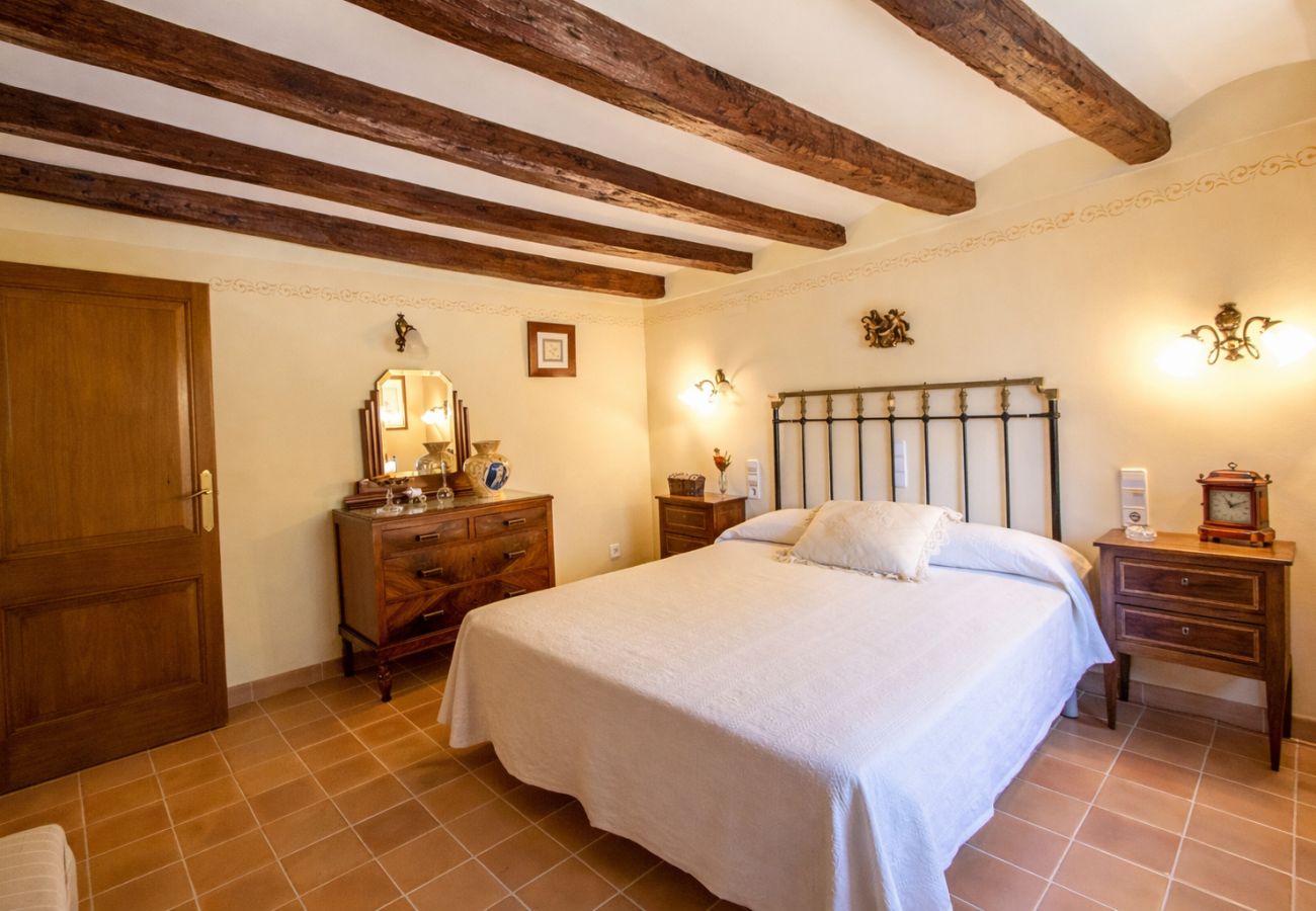 Villa en Santa Oliva - Elegancia atemporal cerca de BCN, 14min a la playa