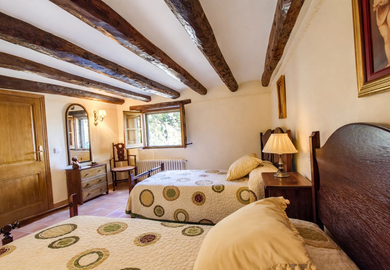 Villa en Santa Oliva - Elegancia atemporal cerca de BCN, 14min a la playa