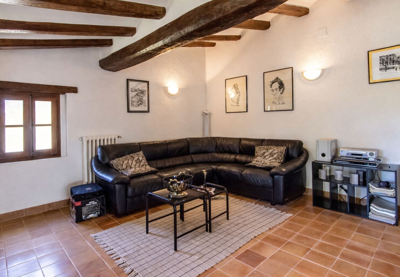 Villa en Santa Oliva - Elegancia atemporal cerca de BCN, 14min a la playa