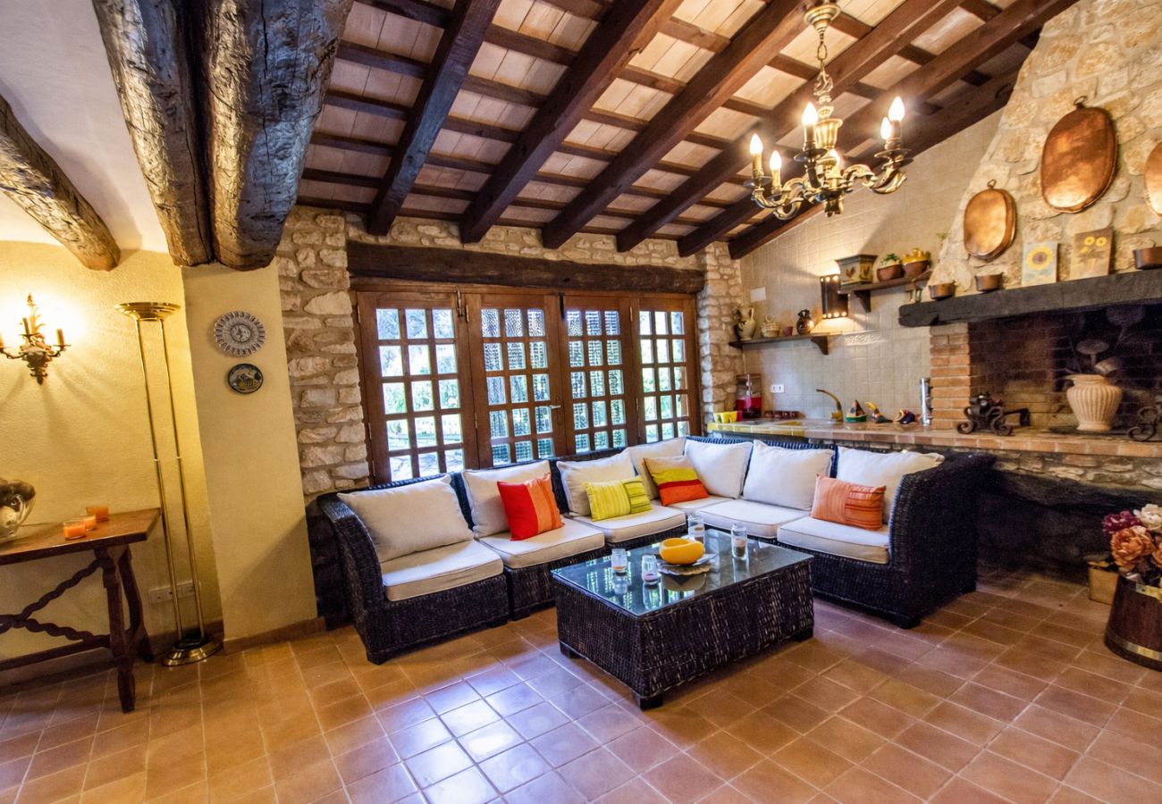 Villa en Santa Oliva - Elegancia atemporal cerca de BCN, 14min a la playa