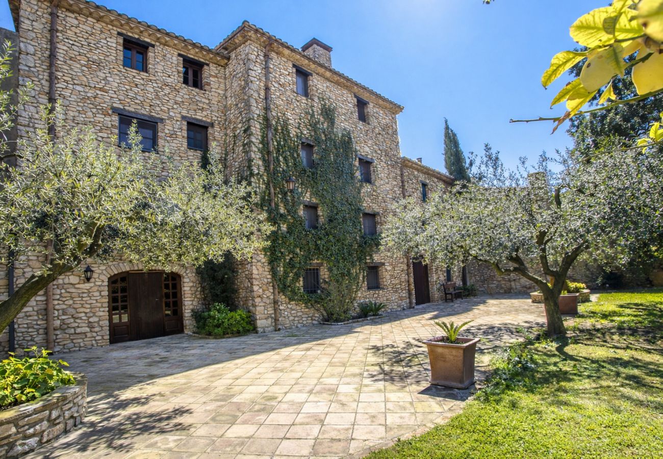 Villa en Santa Oliva - Elegancia atemporal cerca de BCN, 14min a la playa