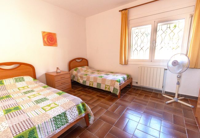 Villa en Blanes - ¡Corazón de la Costa Brava a 2,7 km de la playa! Villa en Blanes - ¡Corazón de la Costa Brava a 2,7 km de la playa!