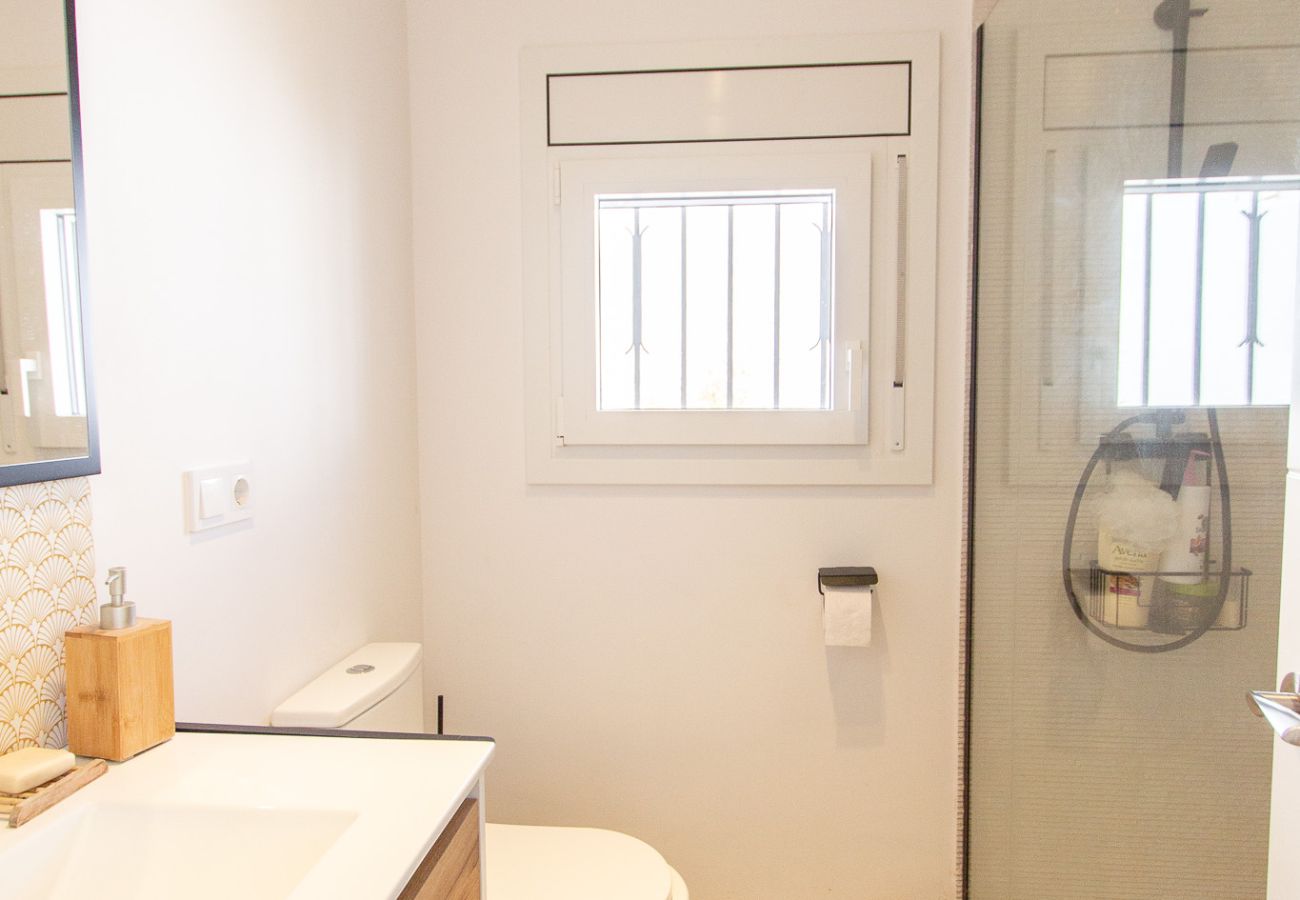 Villa en La Pobla de Montornés - Oasis Tropical Costa Dorada con piscina privada
