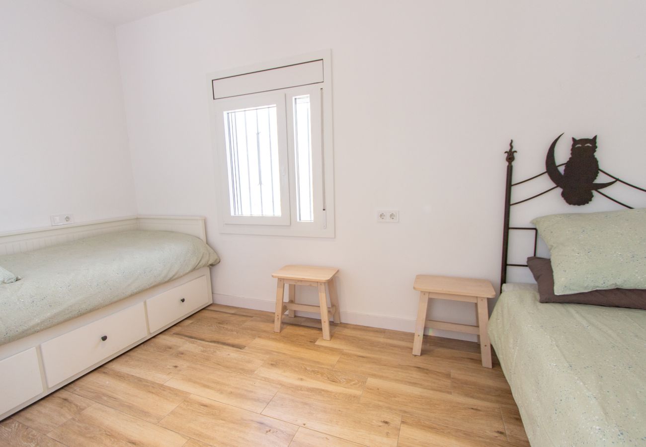Villa en La Pobla de Montornés - Oasis Tropical Costa Dorada con piscina privada