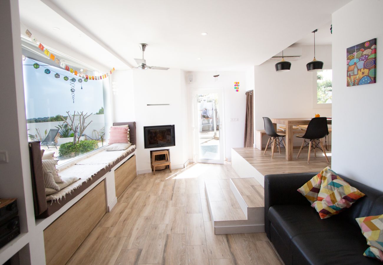Villa en La Pobla de Montornés - Oasis Tropical Costa Dorada con piscina privada