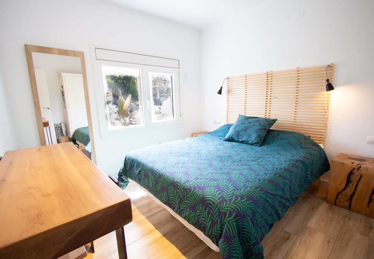 Villa en La Pobla de Montornés - Oasis Tropical Costa Dorada con piscina privada