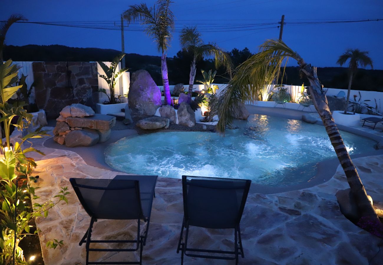 Villa en La Pobla de Montornés - Oasis Tropical Costa Dorada con piscina privada