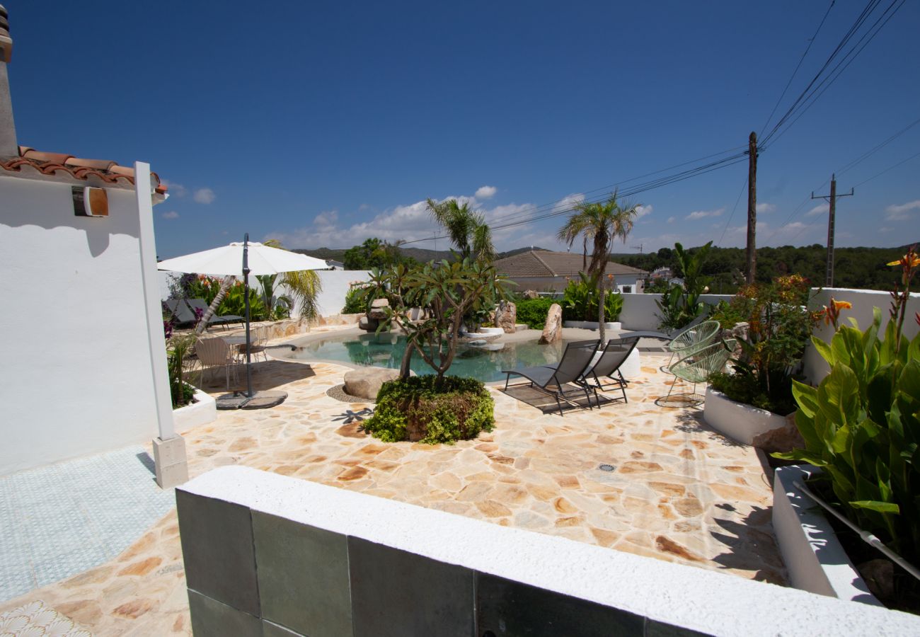 Villa en La Pobla de Montornés - Oasis Tropical Costa Dorada con piscina privada