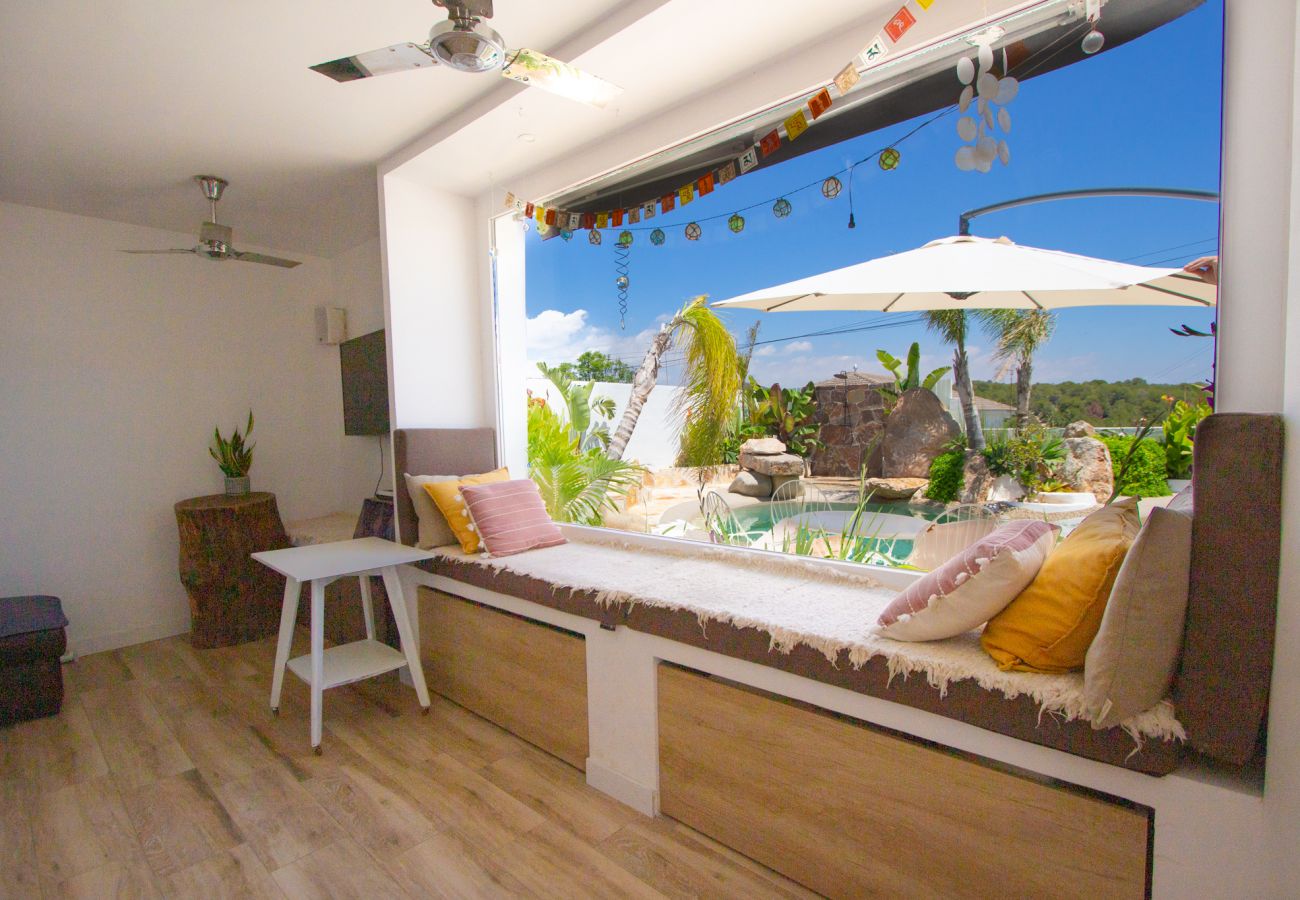 Villa en La Pobla de Montornés - Oasis Tropical Costa Dorada con piscina privada