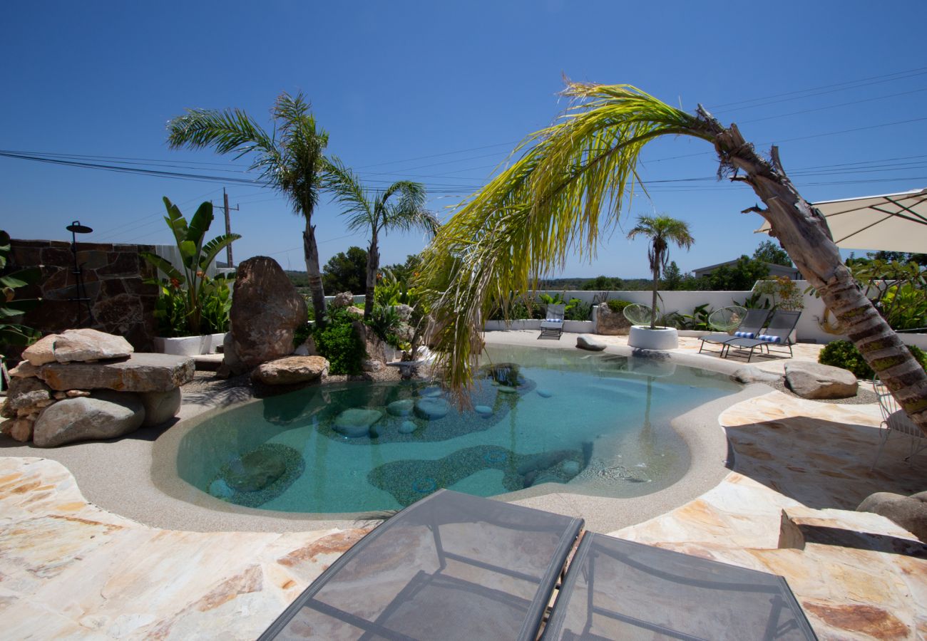 Villa en La Pobla de Montornés - Oasis Tropical Costa Dorada con piscina privada