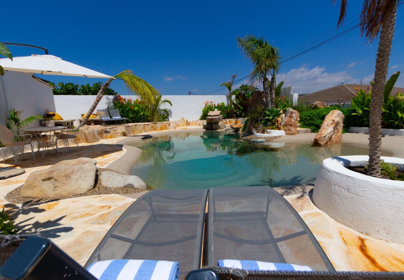 Villa en La Pobla de Montornés - Oasis Tropical Costa Dorada con piscina privada