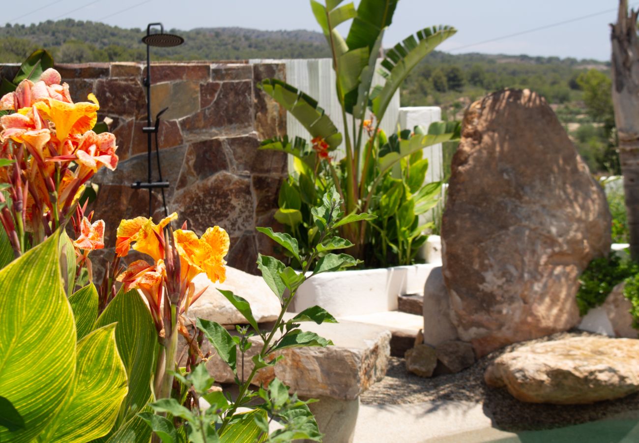 Villa en La Pobla de Montornés - Oasis Tropical Costa Dorada con piscina privada