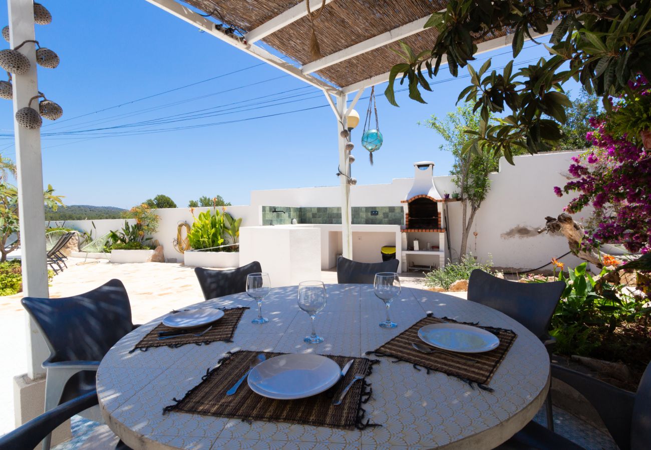 Villa en La Pobla de Montornés - Oasis Tropical Costa Dorada con piscina privada
