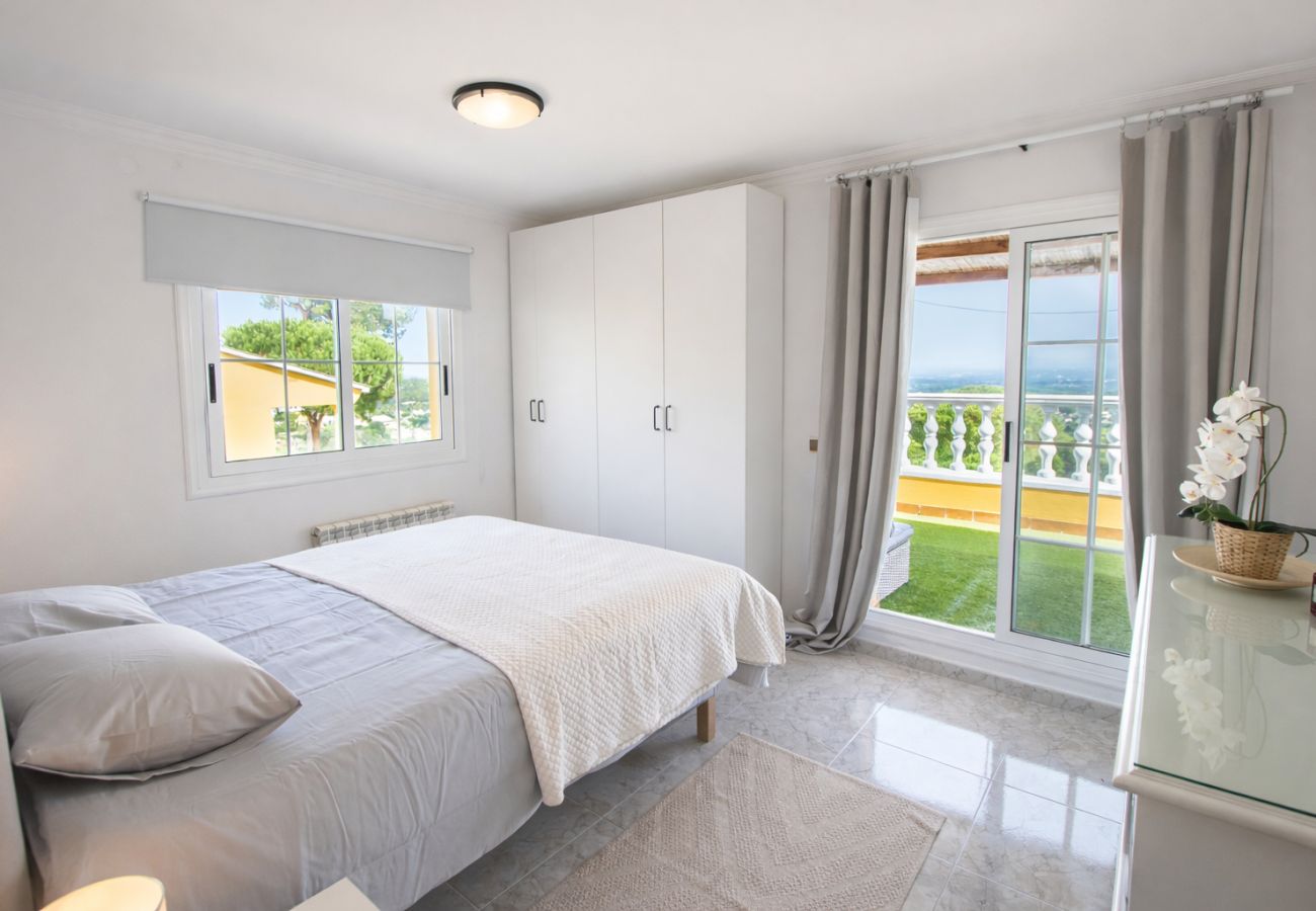 Villa en maçanet de la selva - ¡2 moradas privadas en una magnífica villa!