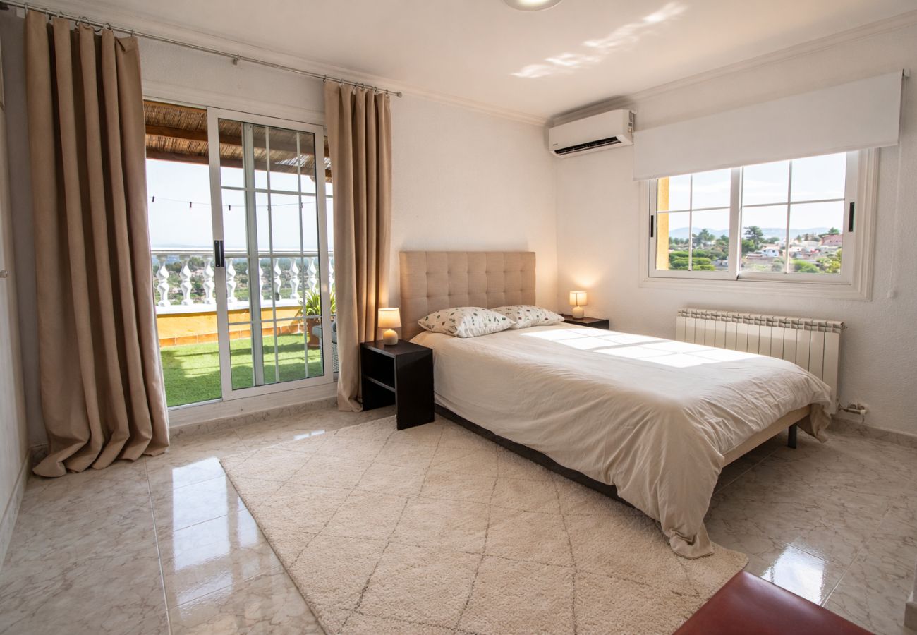 Villa en maçanet de la selva - ¡2 moradas privadas en una magnífica villa!