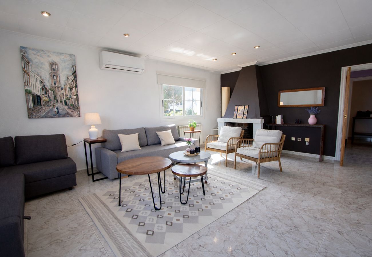 Villa en maçanet de la selva - ¡2 moradas privadas en una magnífica villa!